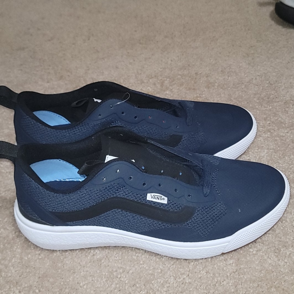 Vans exo ultra range mens size 9 NWOB.